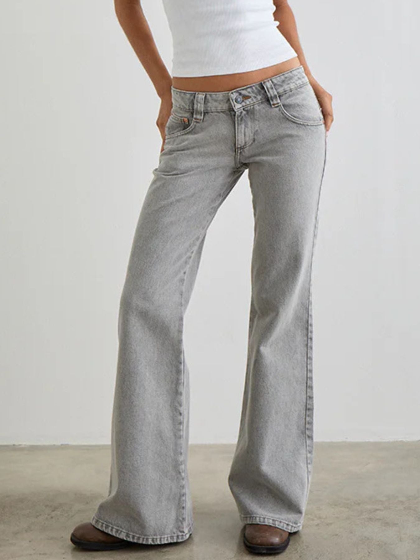 13cb63b0-4cb2-4990-bdbc-e318b56bbf49-Maxlow-rise-flare-leg-jeans be used instead.