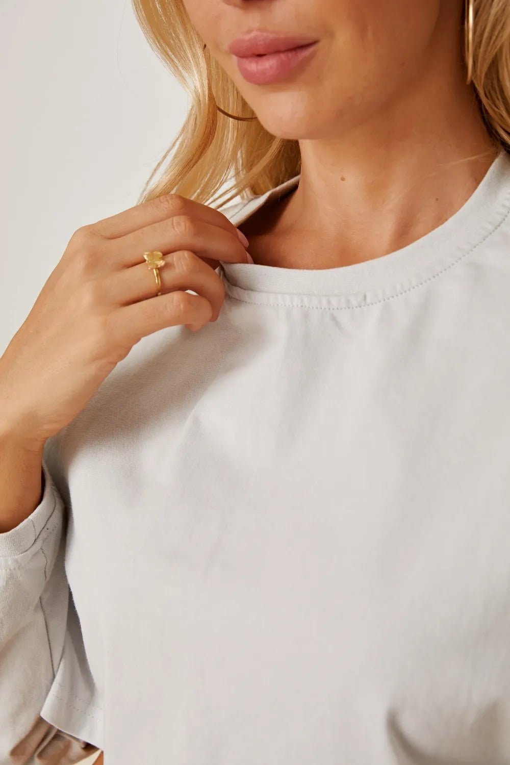 9e7f05b9-420e-4727-b903-ac3b43e7eefd-MaxRound Neck Dropped Shoulder Cropped Sweatshirt