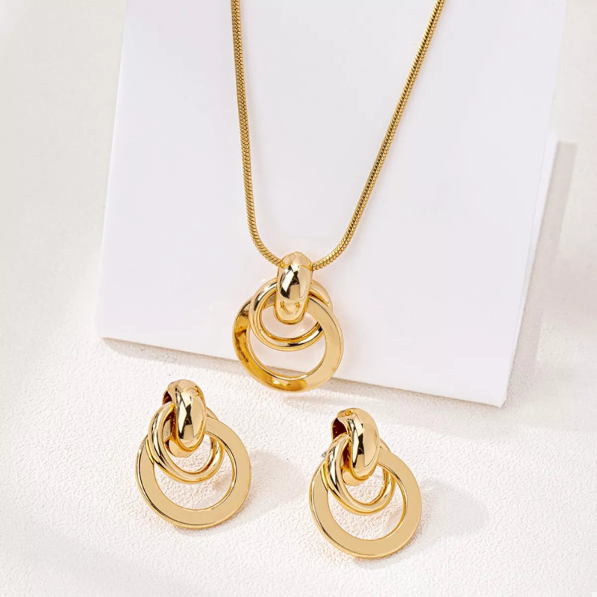 cde576f8-2863-4ecd-bc2f-278f906e9acd-Max-Origin18K Gold-Plated Earrings and Pendant Necklace Set
