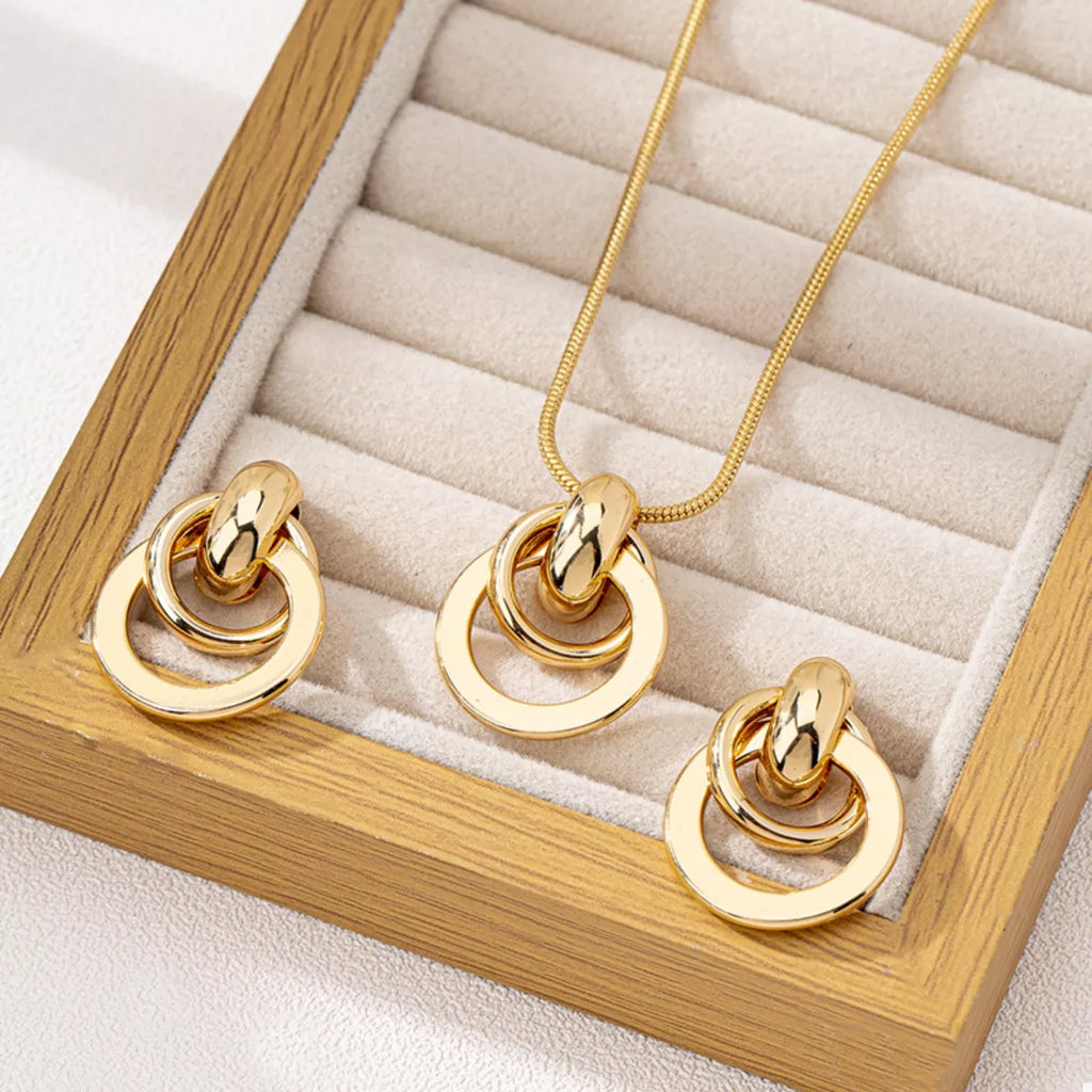 dfdcf3c0-65af-49fd-a51c-613e3acc0bf5-Max-Origin18K Gold-Plated Earrings and Pendant Necklace Set