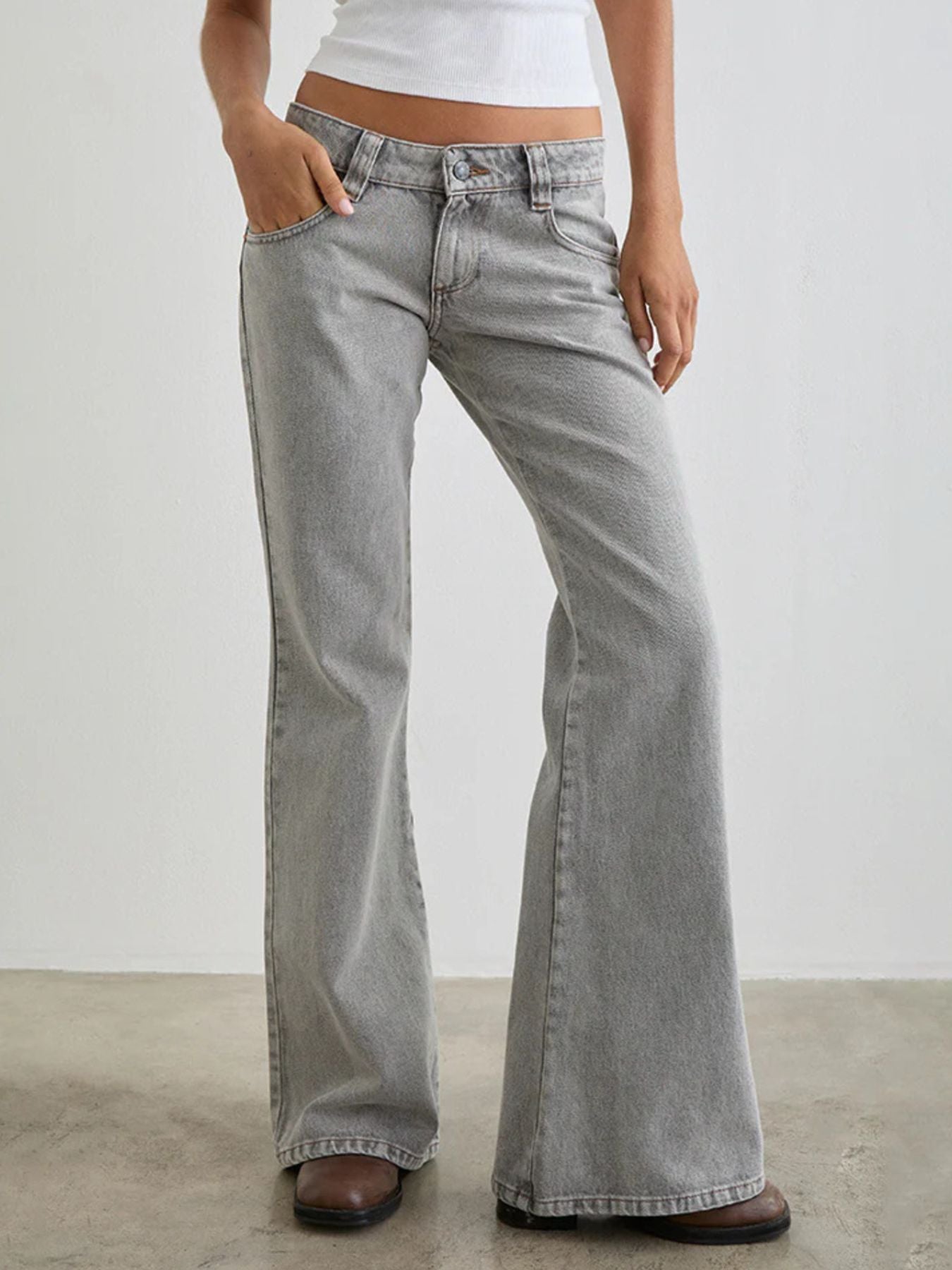 f6575100-1288-4cdb-9e3a-5e4636a6ea90-Maxlow-rise-flare-leg-jeans be used instead.